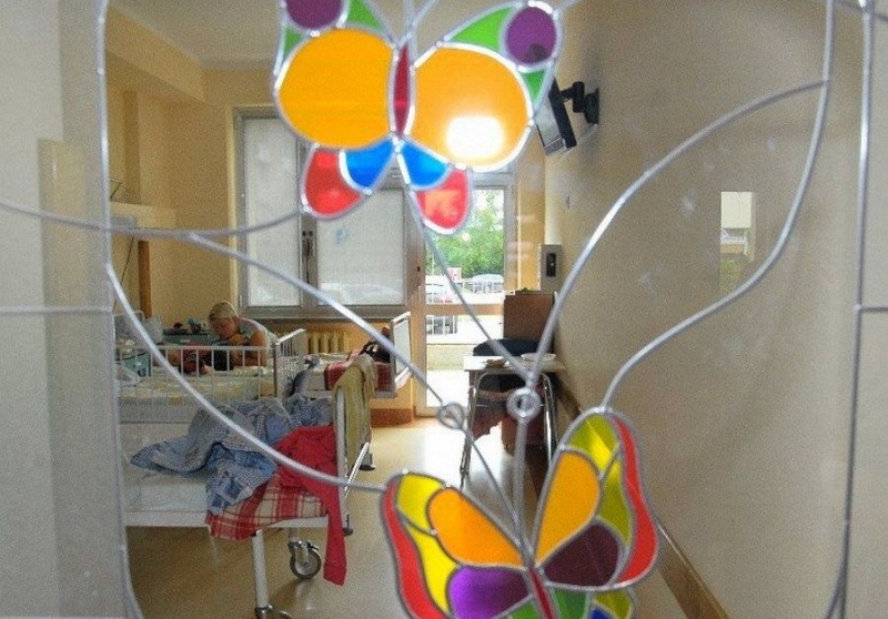 Honorowi Dawcy Krwi z Lisowa obdarowali „Motylkowy” Oddział Pediatryczny