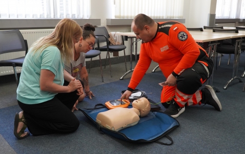Zareaguj, zanim przyjedzie pomoc – praktyczny trening pierwszej pomocy w Elblągu