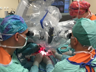Otwarcie czaszki ( kraniotomia) z wybudzeniem pacjenta.  Pionierska operacja naszych neurochirurgów!